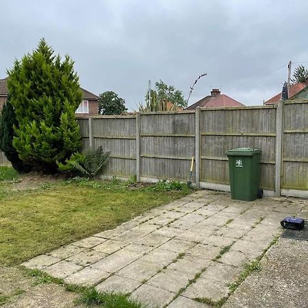 Entire Ground Floor Apartment In Watford Watford  Exteriör bild