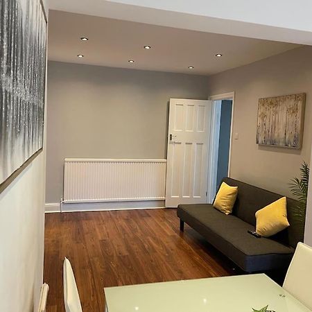 Entire Ground Floor Apartment In Watford Watford  Exteriör bild
