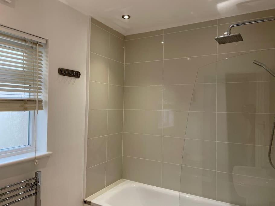 Entire Ground Floor Apartment In Watford Watford  Exteriör bild
