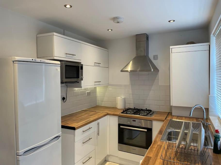 Entire Ground Floor Apartment In Watford Watford  Exteriör bild
