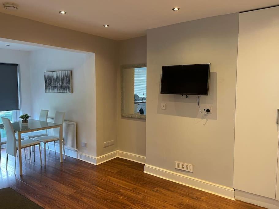 Entire Ground Floor Apartment In Watford Watford  Exteriör bild