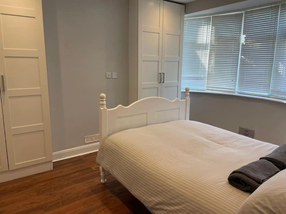 Entire Ground Floor Apartment In Watford Watford  Exteriör bild