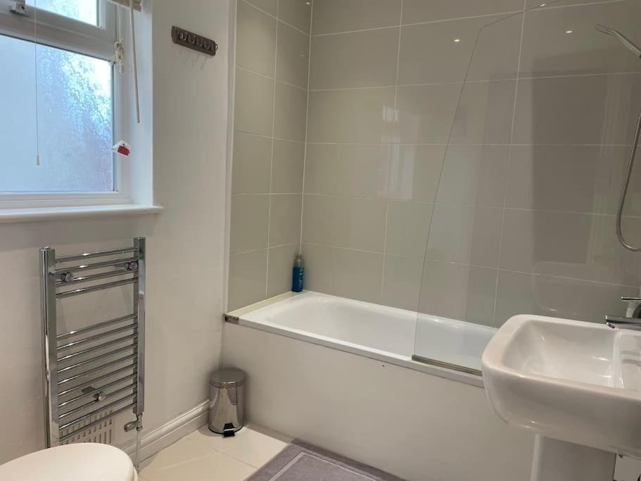 Entire Ground Floor Apartment In Watford Watford  Exteriör bild