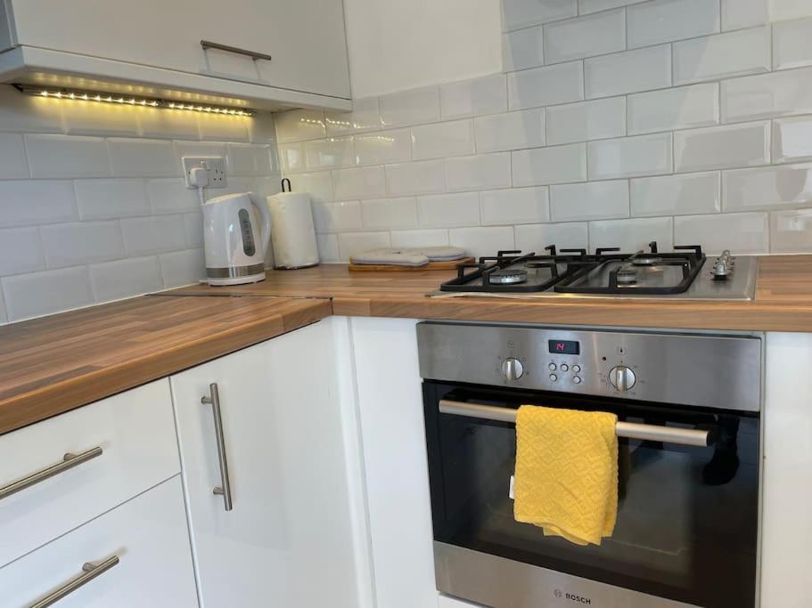 Entire Ground Floor Apartment In Watford Watford  Exteriör bild