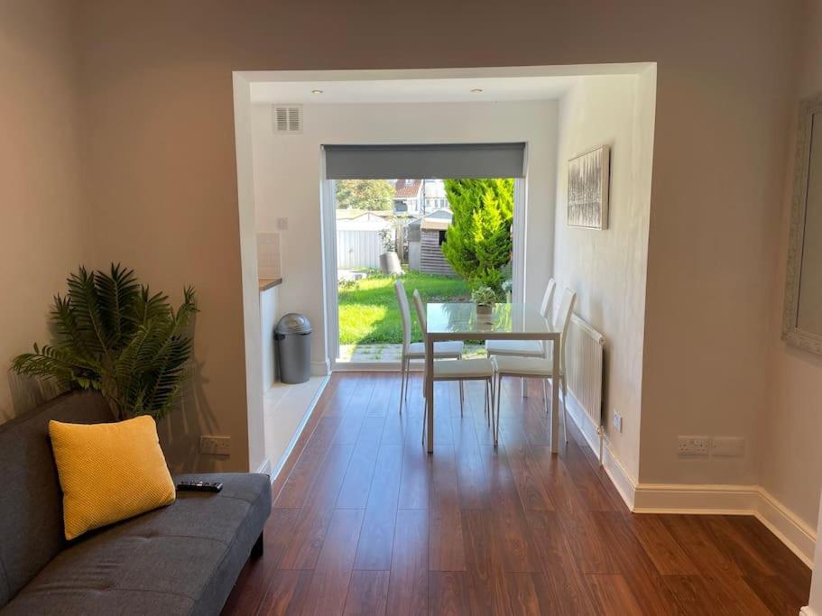 Entire Ground Floor Apartment In Watford Watford  Exteriör bild