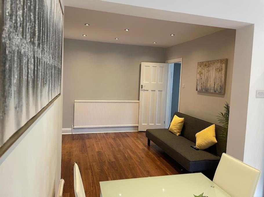 Entire Ground Floor Apartment In Watford Watford  Exteriör bild